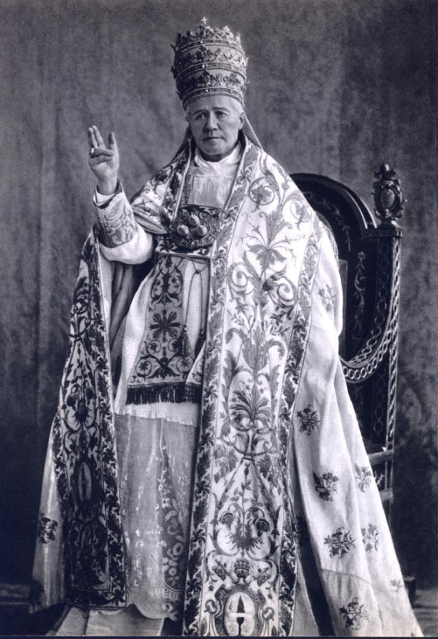 San Pío X promulgó la encíclica Pascendi Dominici Gregis, contra los errores del Modernismo. (Pulsa para obtener documento en PDF) 